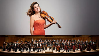 Collagenbild, oben: Anne-Sophie Mutter hält eine Geige in der Hand und lächelt, sie trägt ein rotes Kleid und unten das Royal Philharmonic Orchestra