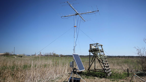 Stationary receiving station