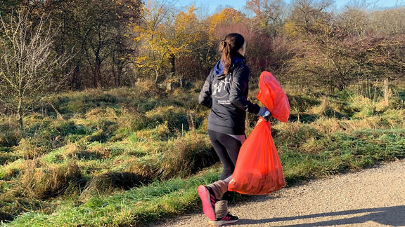 Läufer_innen und Sammler_innen: Die Plogger_innen befreien beliebte Laufstrecken von Müll.