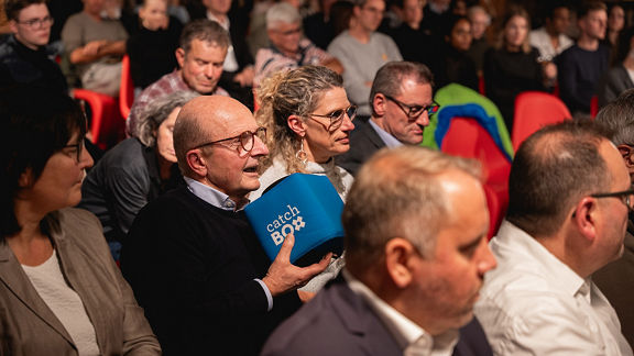 Zuschauer mit Catch Box