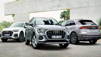 Q5 SQ5 TFSI SUV models parked