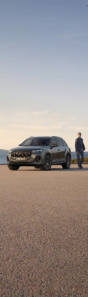 Front view Audi SQ7