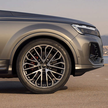 Audi SQ7 SUV wheel