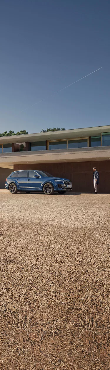 side Audi Q7 SUV