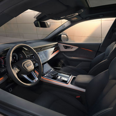 Sideview interior Q8 SUV