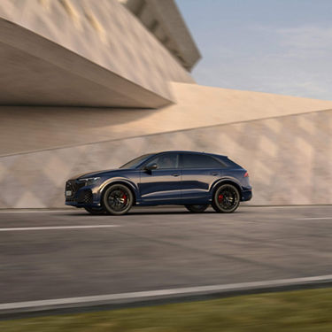 Audi Q8 SUV TFSI e Dynamic side view