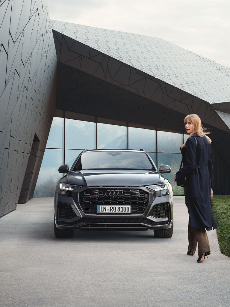 Audi RS Q8 front view
