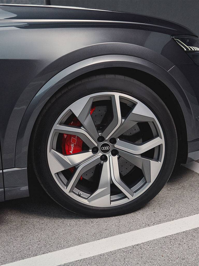 Audi RS Q8 23-inch alloy wheels