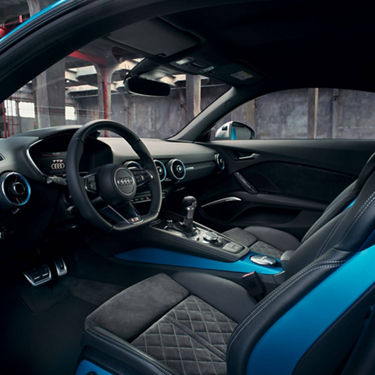 Audi TTS Coupé interior