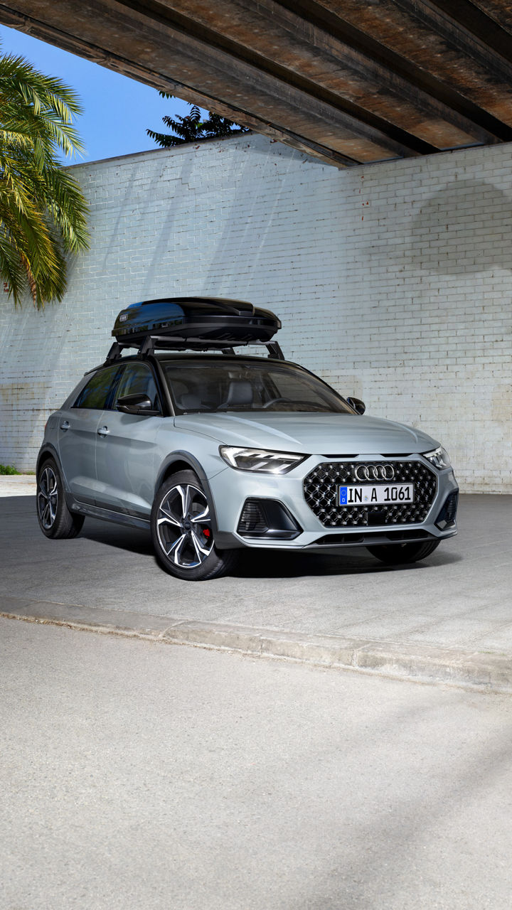 Foto del Audi A1 all street con el Accesorio Original Audi portaequipajes y porta eskís.