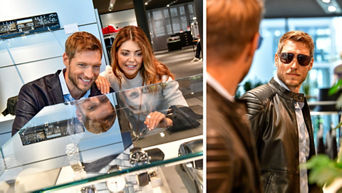 Bild links: Ein junges Paar schaut sich im Audi Shop um, Bild rechts: Ein Mann trägt eine Sonnenbrille und eine schwarze Lederjacke