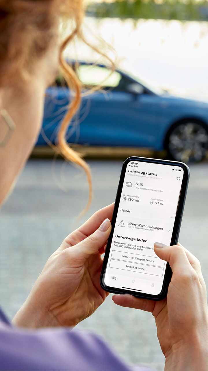 Dame ser på mobil