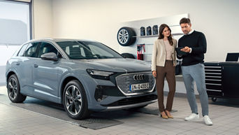 Folk på verksted med Audi