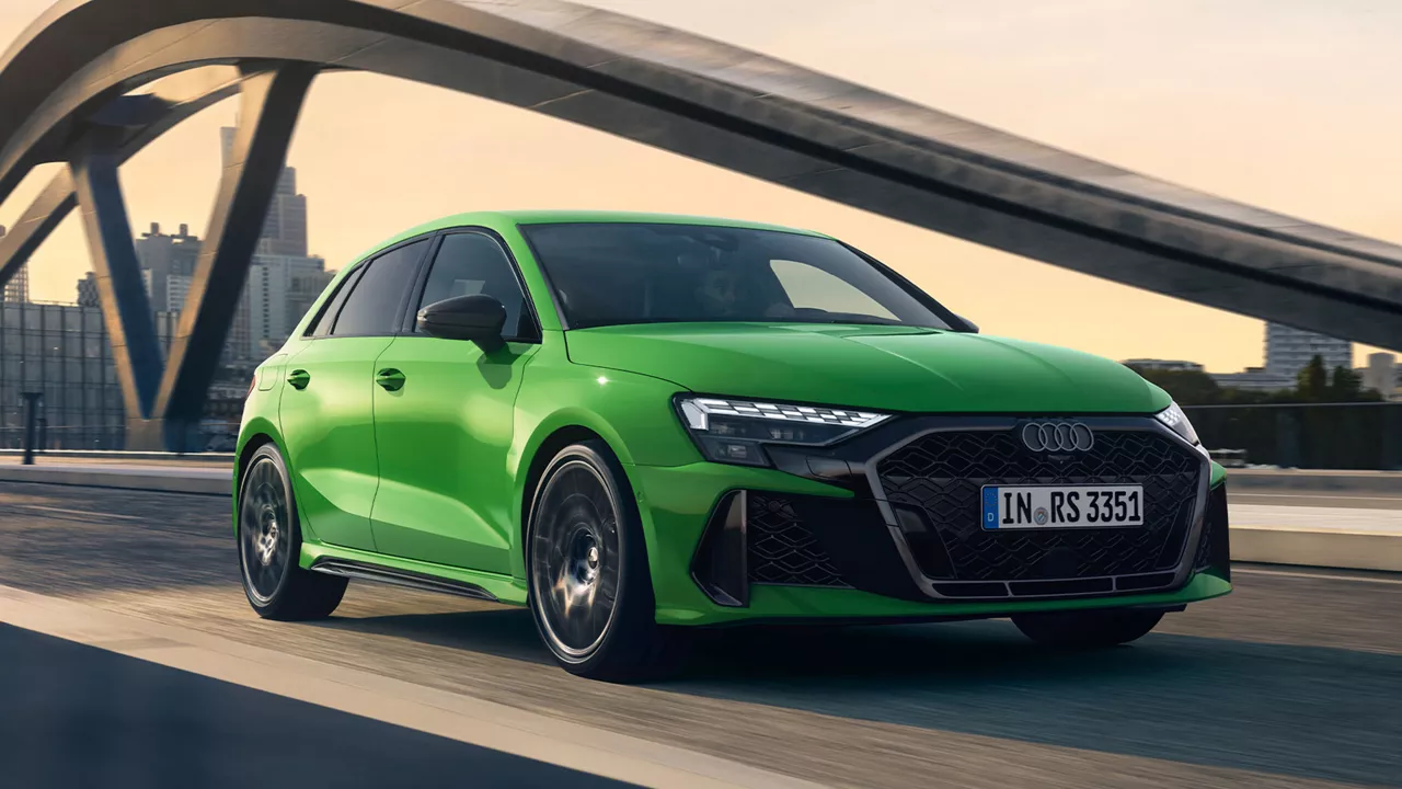 Grüner Audi RS 3 Sportback