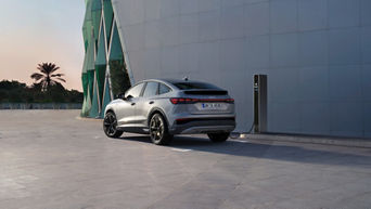 Auto an Ladestation