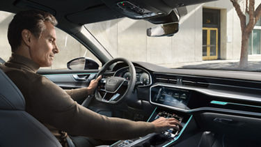 Foto del interior de un Audi de la gama Superpremium de segunda mano.