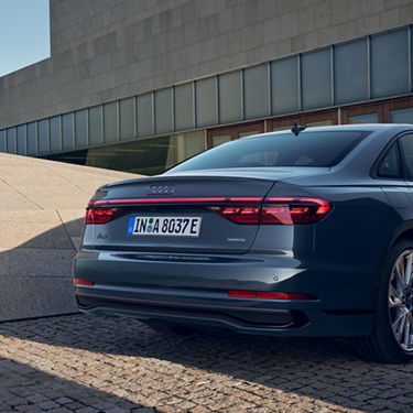 Foto de la iluminación de un coche híbrido enchufable Audi A8 TFSIe de la gama Superpremium de Audi. 