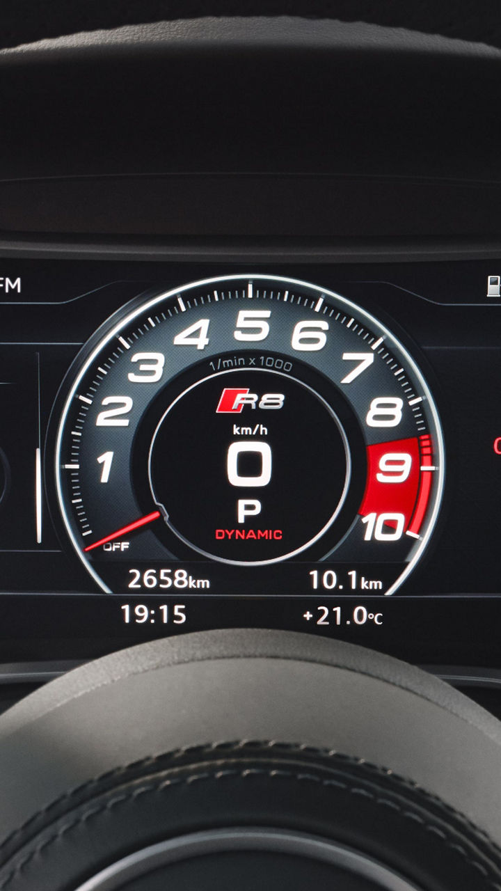 El Audi R8 Spyder V10 performance quattro incluye el avanzado cuadro de mandos digital Audi virtual cockpit con medidor de fuerzas G.