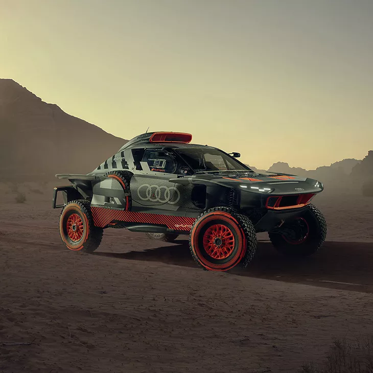 Foto del Audi RS Q-tron que correrá en el Rally Dakar 2023. 