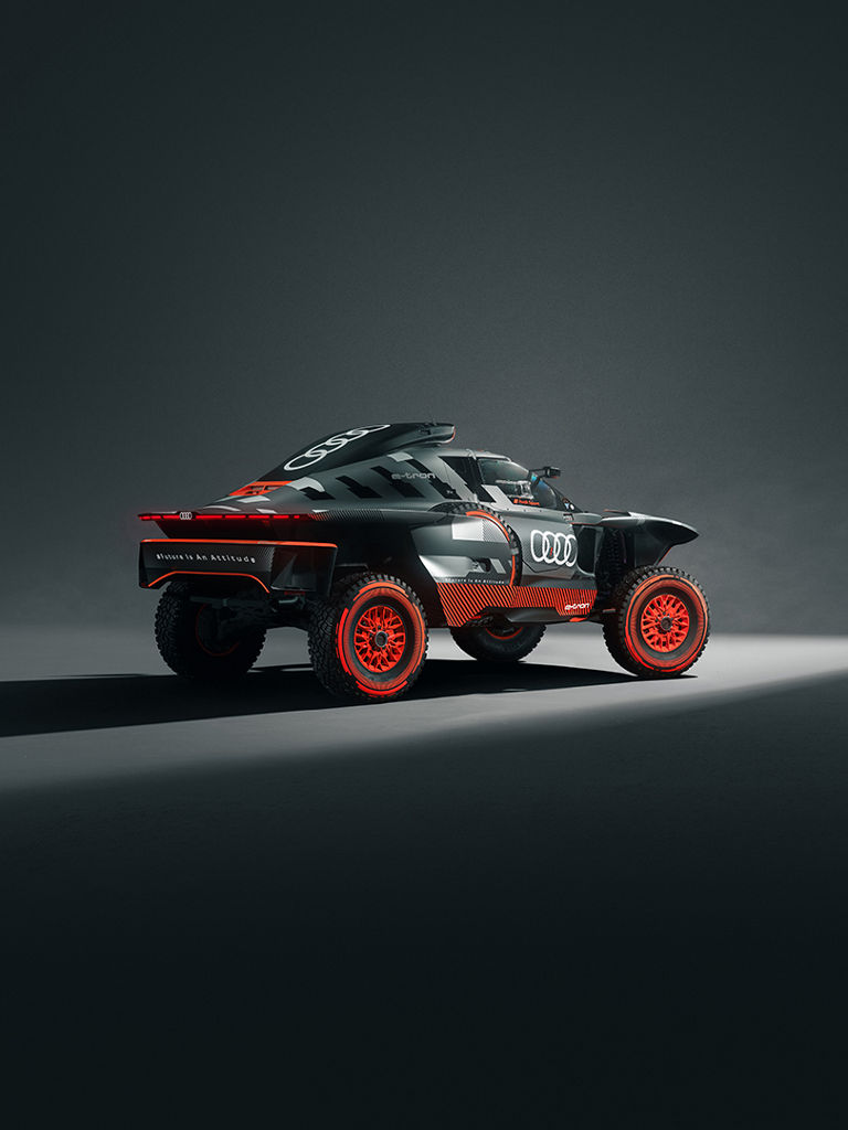Foto de la parte trasera del Audi RS Q e-tron E2 que correrá en el Rally Dakar 2023.