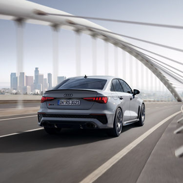 Foto del cambio de la correa de distribución de un Audi. 