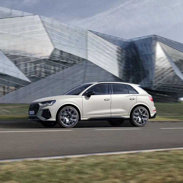 Foto del cambio de la correa de distribución de un Audi. 