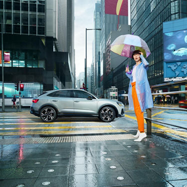 Foto del cambio de escobillas limpiaparabrisas de los Accesorios Originales Audi. 