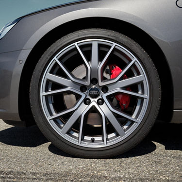 Foto del cambio de pastillas y discos de frenos de Accesorios Originales Audi. 