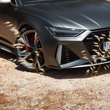 Foto del cambio de pastillas y discos de frenos de Accesorios Originales Audi. 
