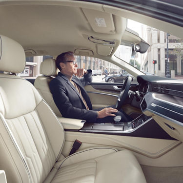 Foto del mantenimiento de la tapicería de cuero en un Servicio Oficial Audi. 