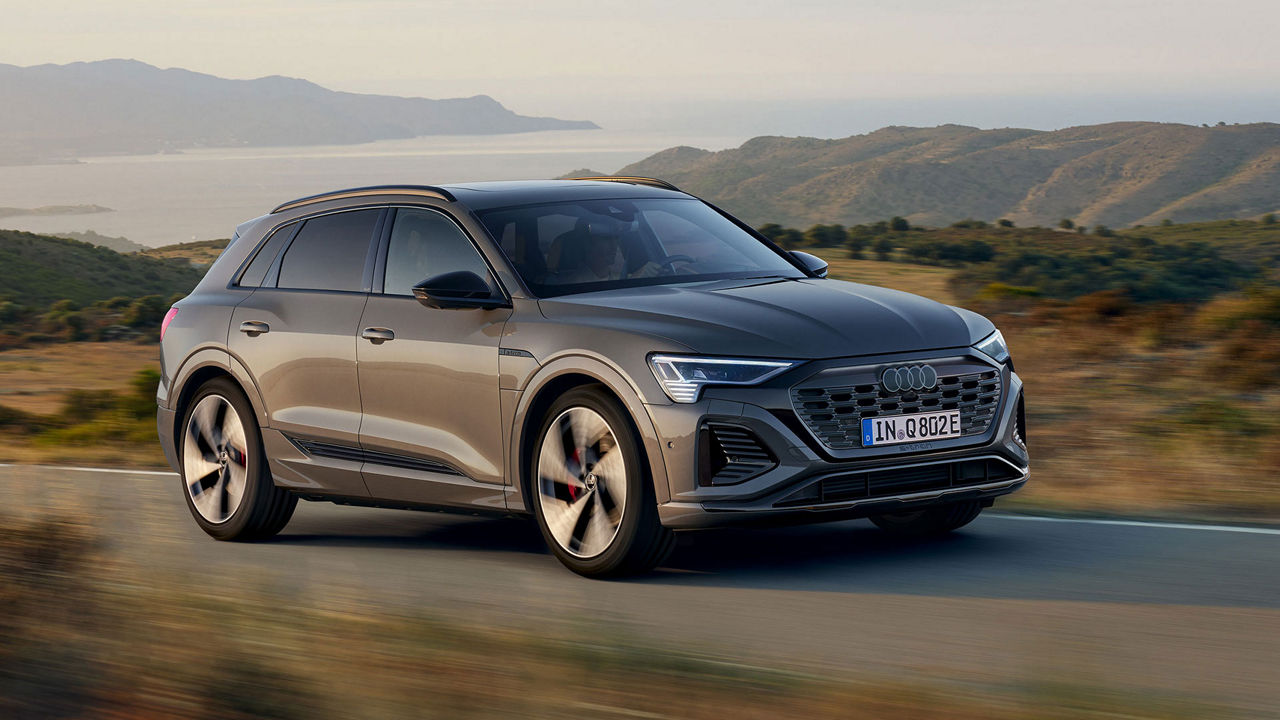 Audi Q8 e-tronvista anteriore di 3/4.