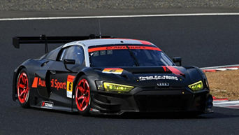 customer_racing_2021_photo_02_883x497.jpg