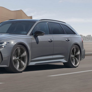 Audi RS 6 Avant performance RSアダプティブエアサスペンション スポーツを標準搭載