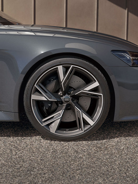 Audi RS 6 Avant performance グロスアンスラサイトブラックの22インチアルミホイール