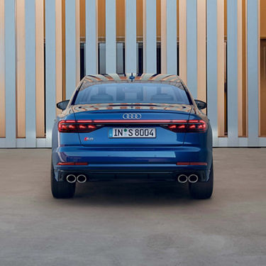Audi S8 マイルドハイブリッド（MHEV）