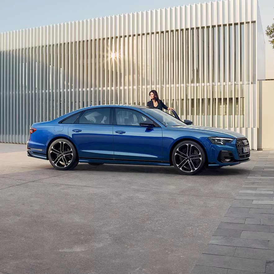 Audi S8 