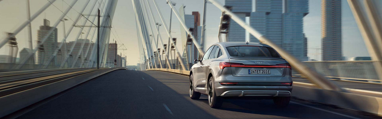 Audi e-tron Sportback 55 quattro 1st edition 充電