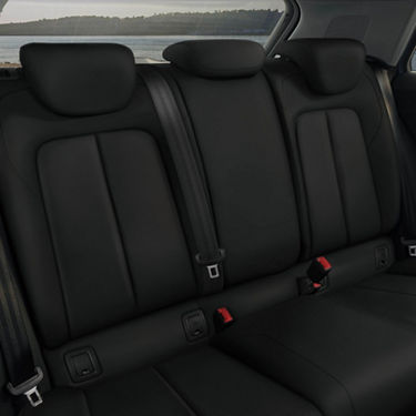 Audi Q2 前後席ともに余裕のヘッドクリアランス