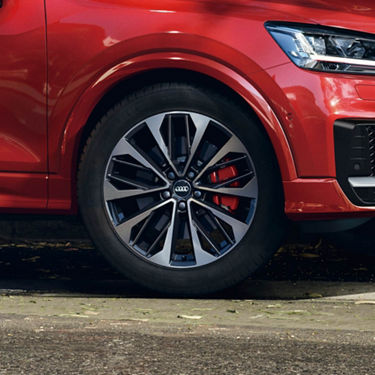 Audi SQ2 カラードブレーキキャリパー レッド