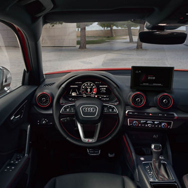 Audi SQ2 レッドアクセントリング