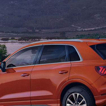 Audi Q3 プライバシーガラス