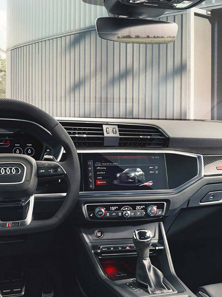 RS Q3 ドライバーオリエンテッドな空間