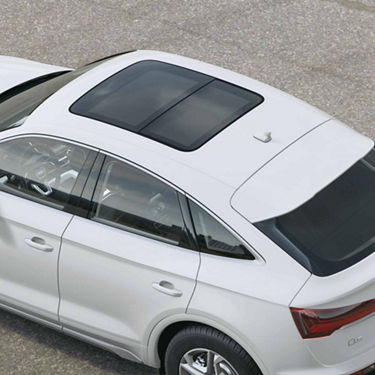 Audi SQ5 パノラマサンルーフ