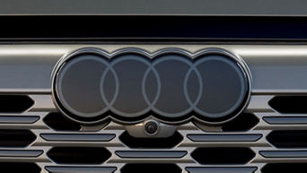 e-tron_883x496_06.jpg