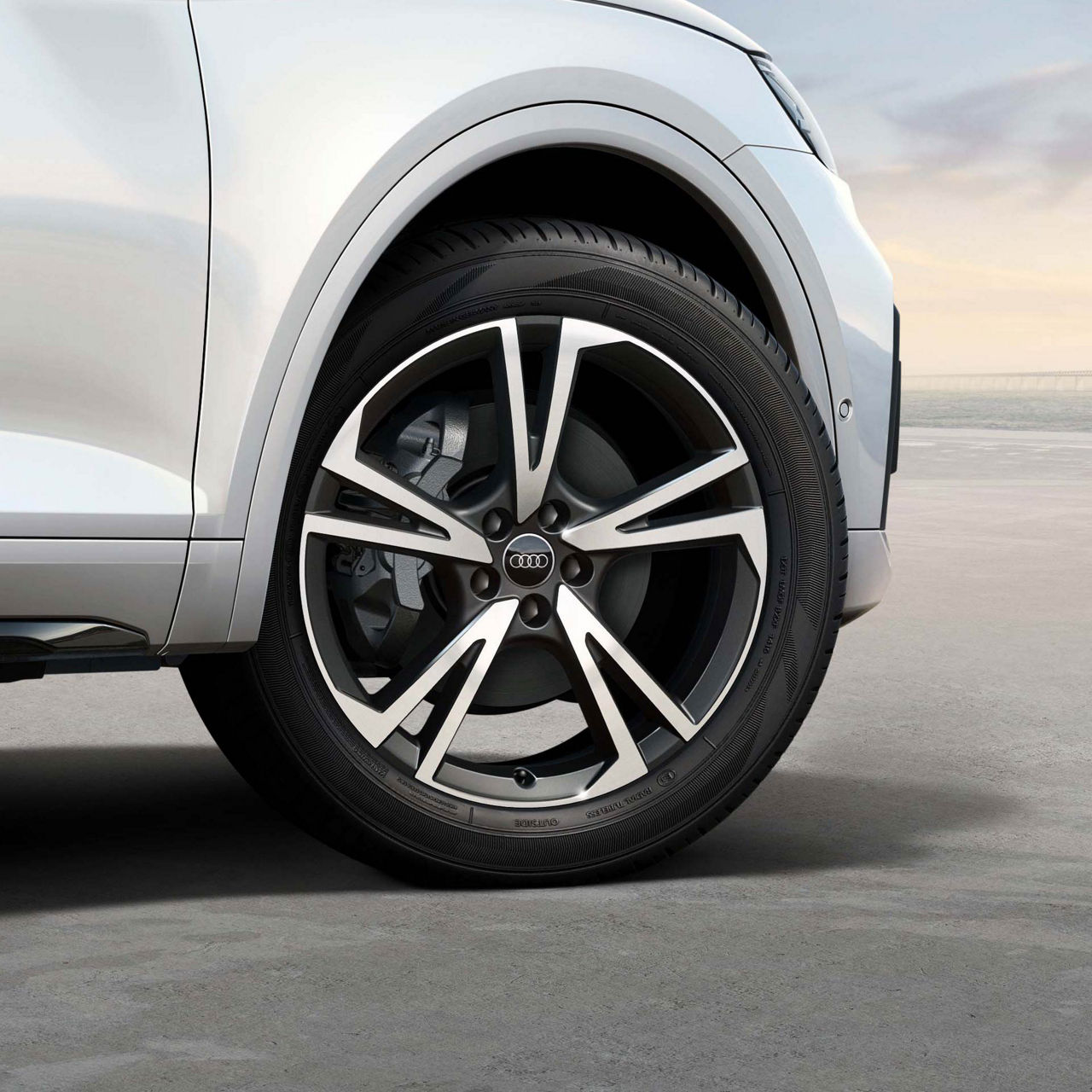 Audi Q5 high style > 限定モデル > アウディジャパン