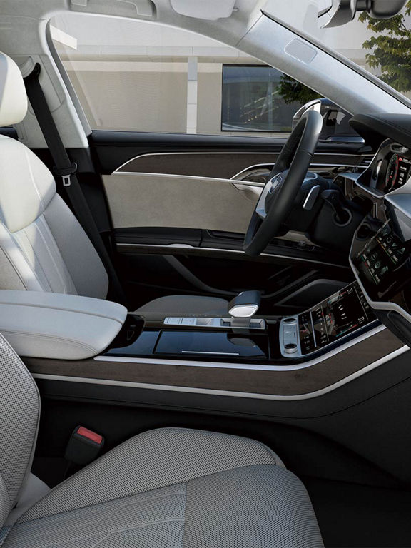 優れた素材をていねいに仕立てた高品位な室内空間