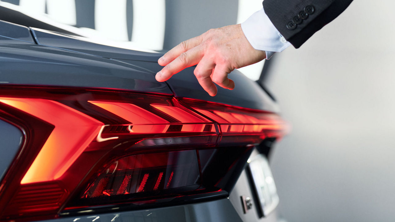 Das Rücklicht von einem Audi