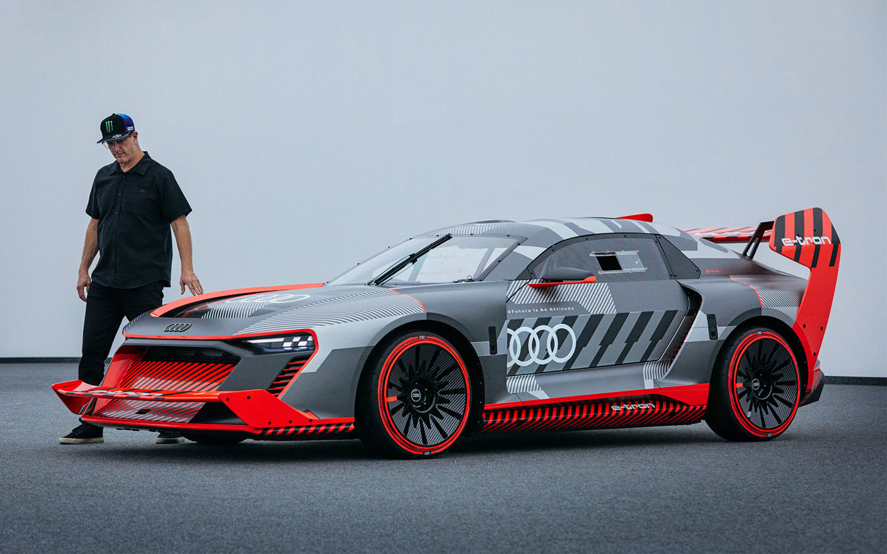 Ken Block avait des idées concrètes concernant notamment la dimension des roues et le débattement de l'Audi S1 e-tron Quattro Hoonitron¹. Pendant la phase de développement, lui et l'équipe d'AUDI AG ont régulièrement échangé leurs points de vue.