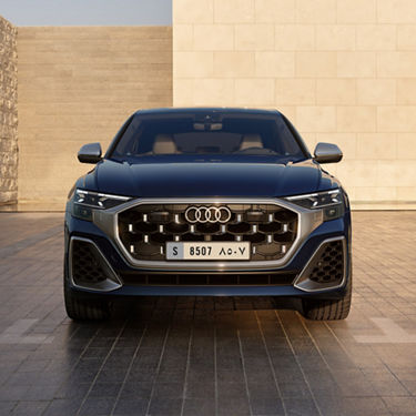 Front view Audi SQ8