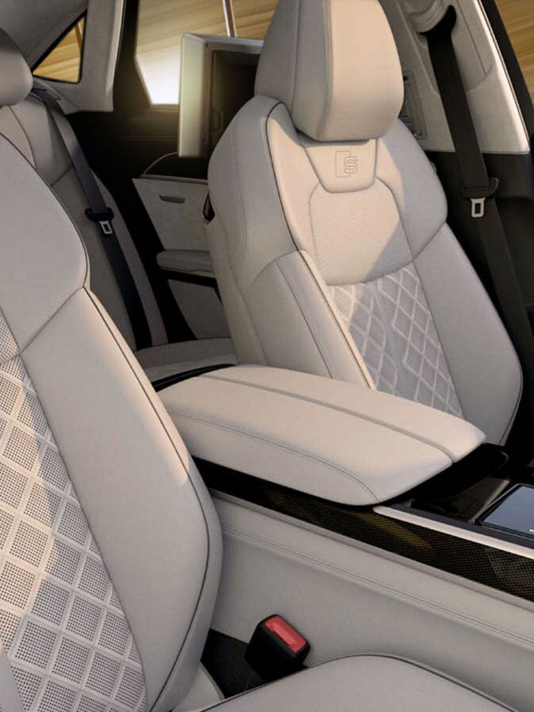 Front seats Audi S8